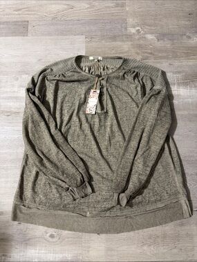 NWT Women’s Gimmicks long sleeve